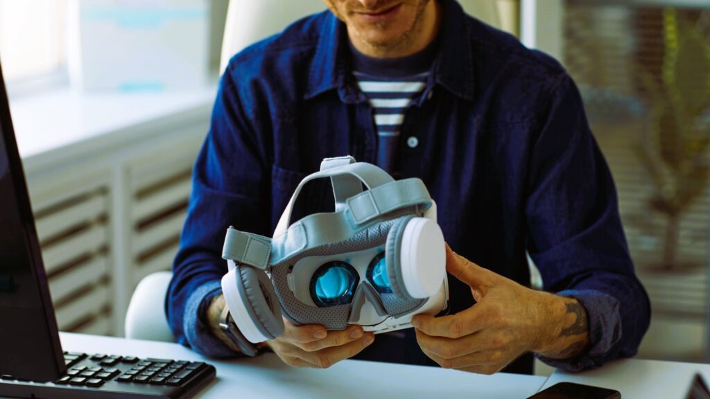 Key Elements of VR and AR UIs